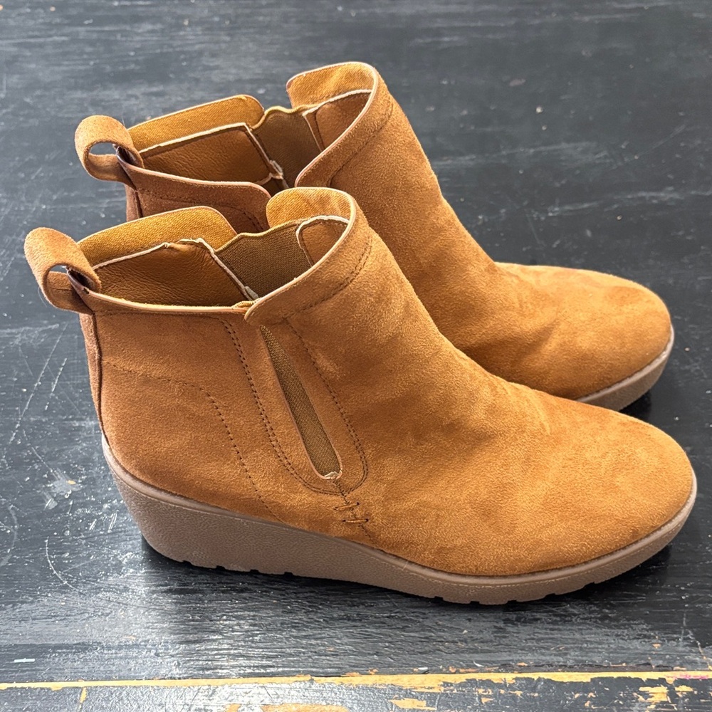 Jessica Carlyle Brown Suede Wedged Booties Size 9 Women’s